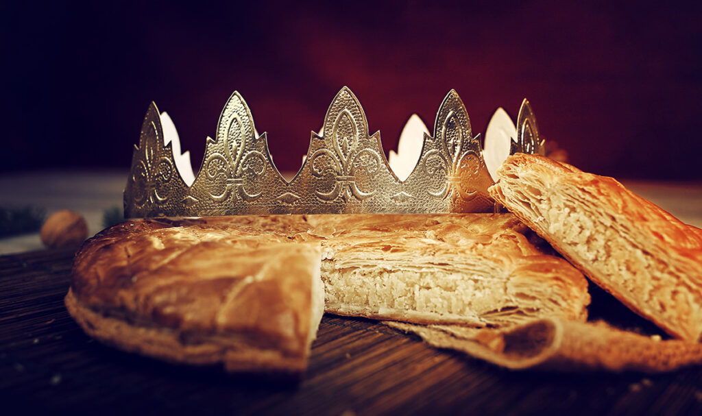 La galette des rois et sa couronne - APAJH